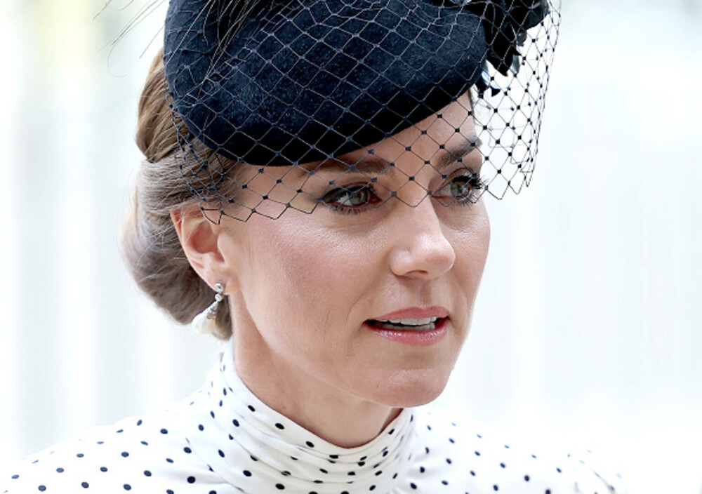 Prințesa Kate, apariție plină de eleganță alături de Familia Regală la ceremonia de Ziua Victoriei în Europa. GALERIE FOTO - Imaginea 36