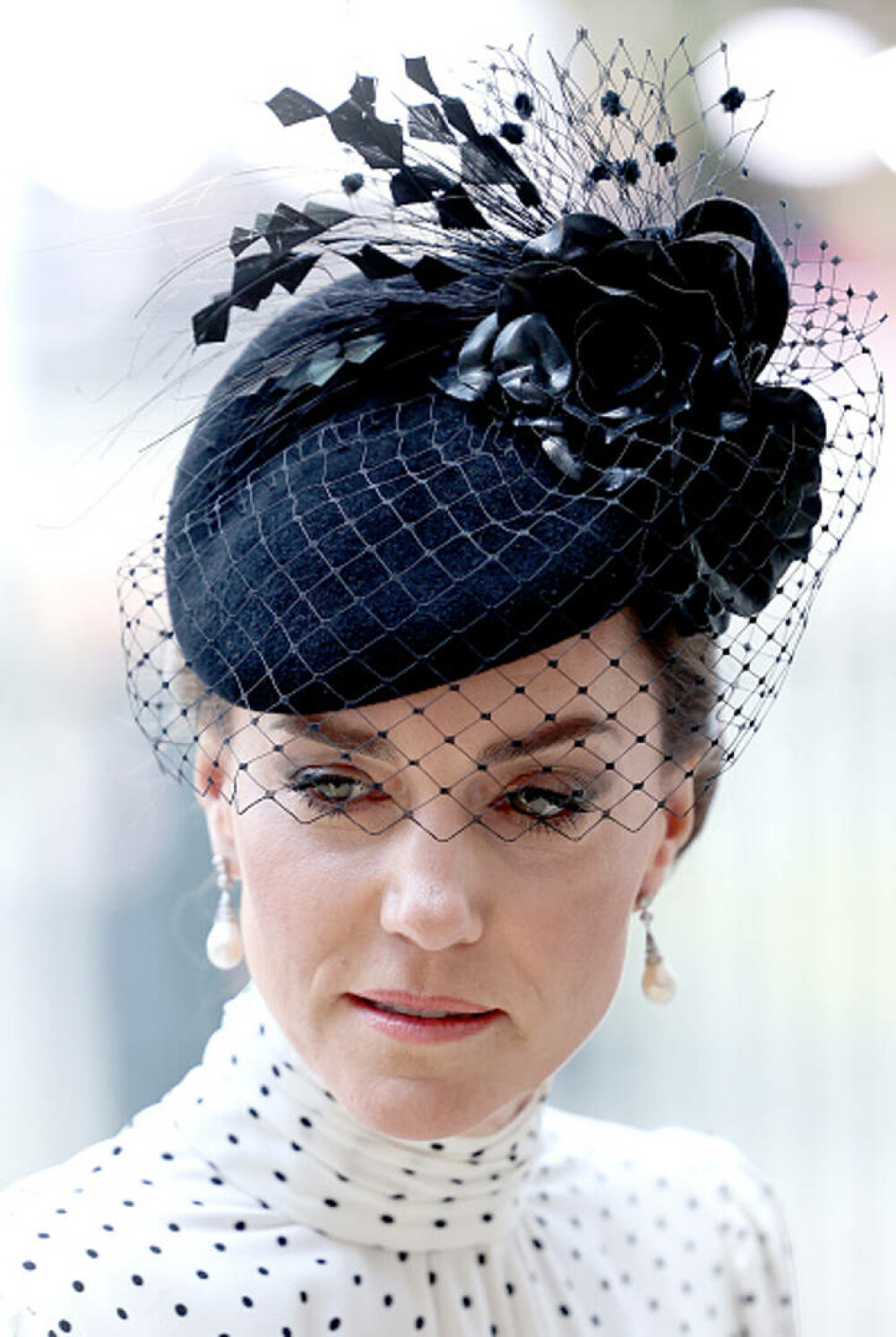 Prințesa Kate, apariție plină de eleganță alături de Familia Regală la ceremonia de Ziua Victoriei în Europa. GALERIE FOTO - Imaginea 3