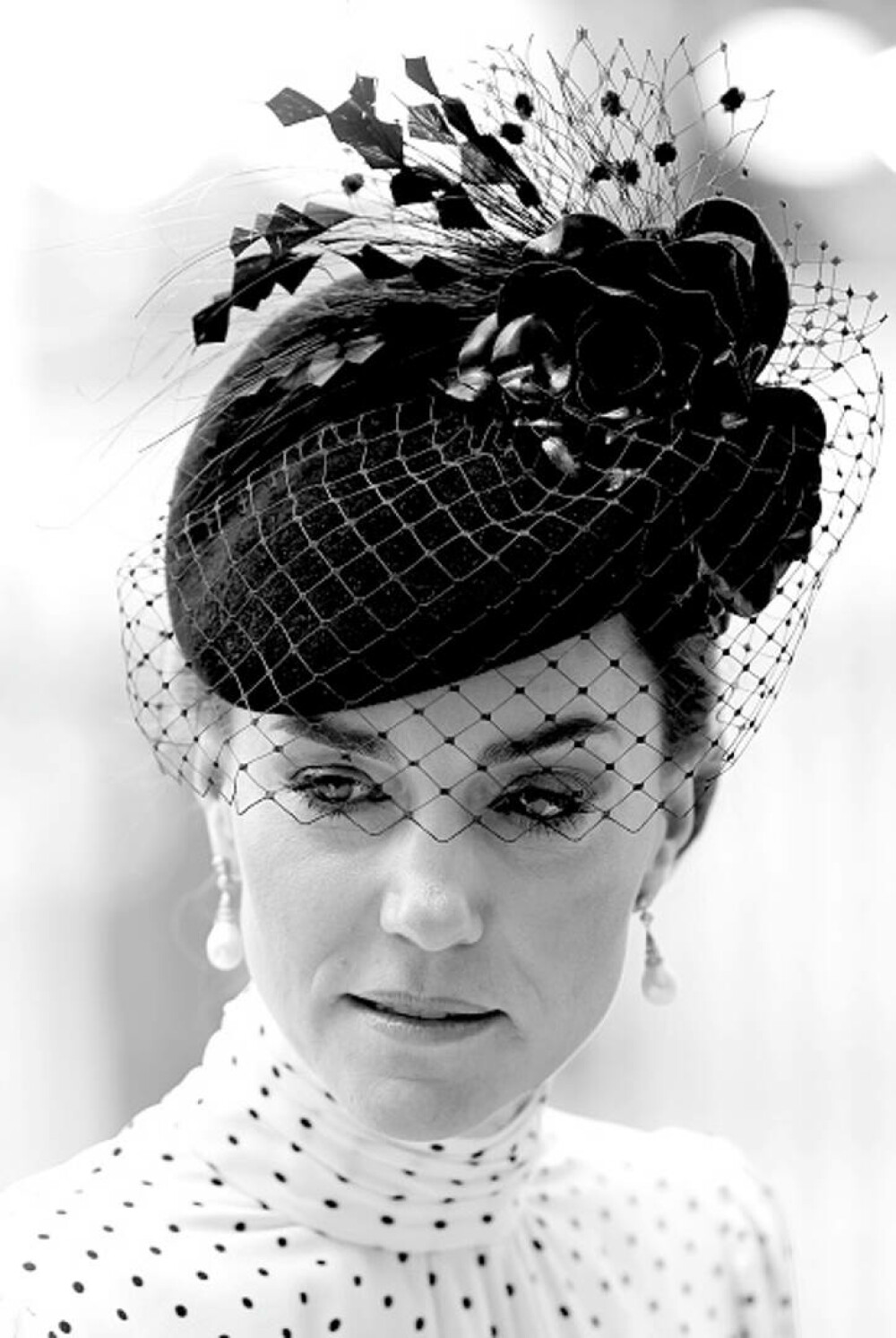 Prințesa Kate, apariție plină de eleganță alături de Familia Regală la ceremonia de Ziua Victoriei în Europa. GALERIE FOTO - Imaginea 43