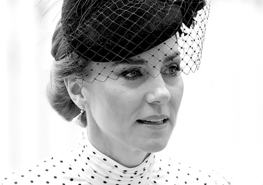 Prințesa Kate, apariție plină de eleganță alături de Familia Regală la ceremonia de Ziua Victoriei în Europa. GALERIE FOTO - Imaginea 44