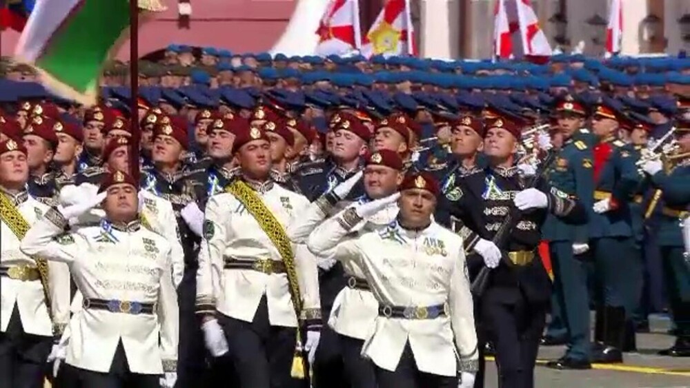 Rusia a marcat Ziua Victoriei la Moscova cu o paradă în plin război. Putin, demonstrație de forță în Piața Roșie, cu aliații - Imaginea 13