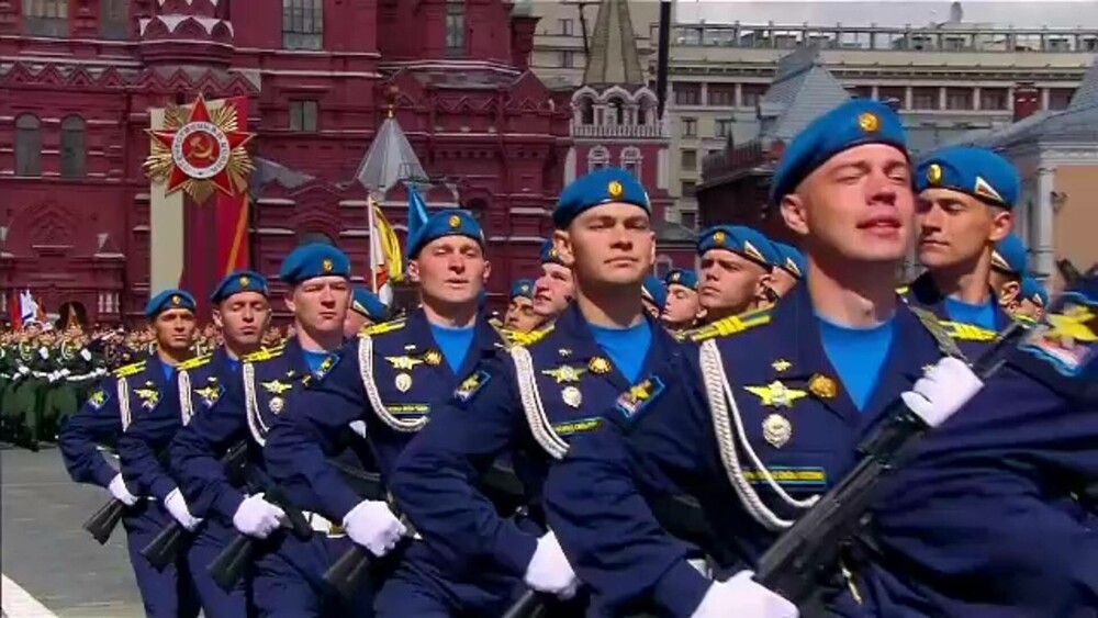 Rusia a marcat Ziua Victoriei la Moscova cu o paradă în plin război. Putin, demonstrație de forță în Piața Roșie, cu aliații - Imaginea 24