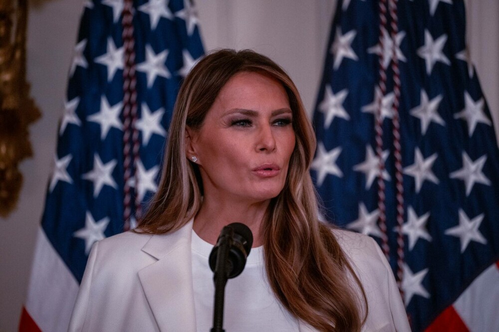 Melania Trump, apariție plină de eleganță la Casa Albă. Prima doamnă a elogiat-o pe Barbara Bush. GALERIE FOTO - Imaginea 1