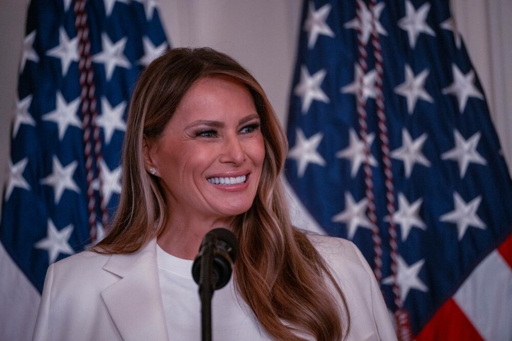 Melania Trump, apariție plină de eleganță la Casa Albă. Prima doamnă a elogiat-o pe Barbara Bush. GALERIE FOTO - Imaginea 2