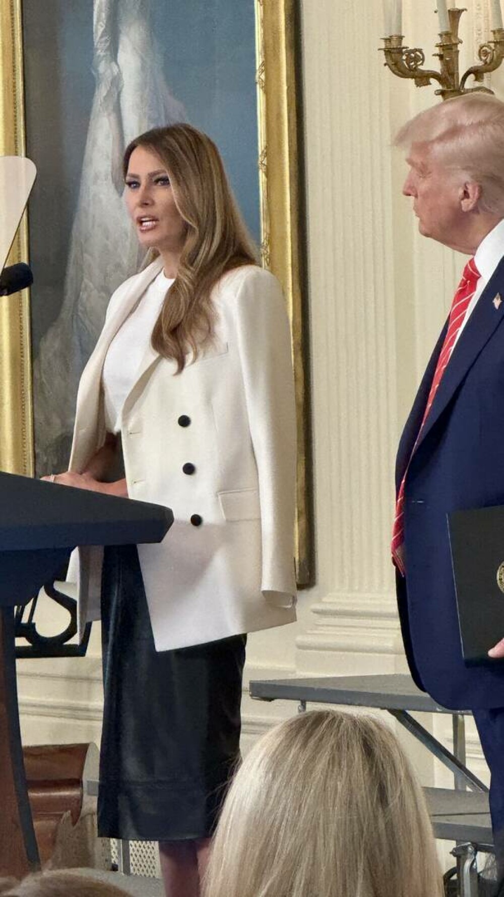 Melania Trump, apariție plină de eleganță la Casa Albă. Prima doamnă a elogiat-o pe Barbara Bush. GALERIE FOTO - Imaginea 3