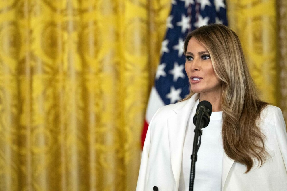 Melania Trump, apariție plină de eleganță la Casa Albă. Prima doamnă a elogiat-o pe Barbara Bush. GALERIE FOTO - Imaginea 4