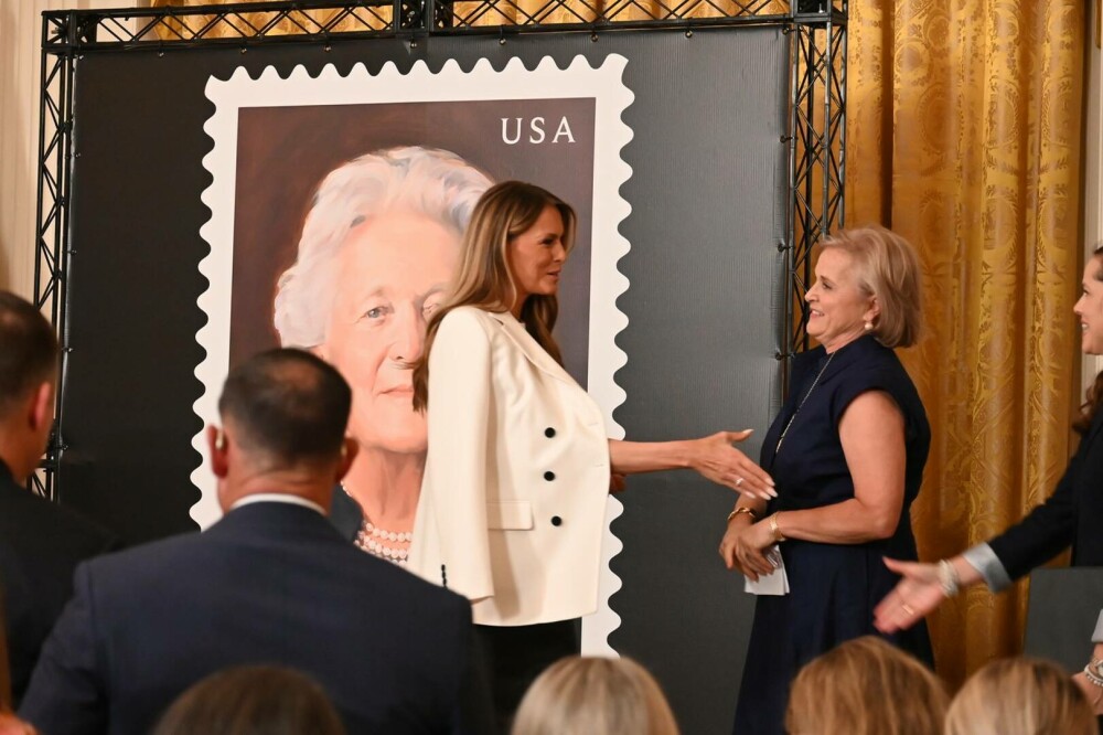 Melania Trump, apariție plină de eleganță la Casa Albă. Prima doamnă a elogiat-o pe Barbara Bush. GALERIE FOTO - Imaginea 9