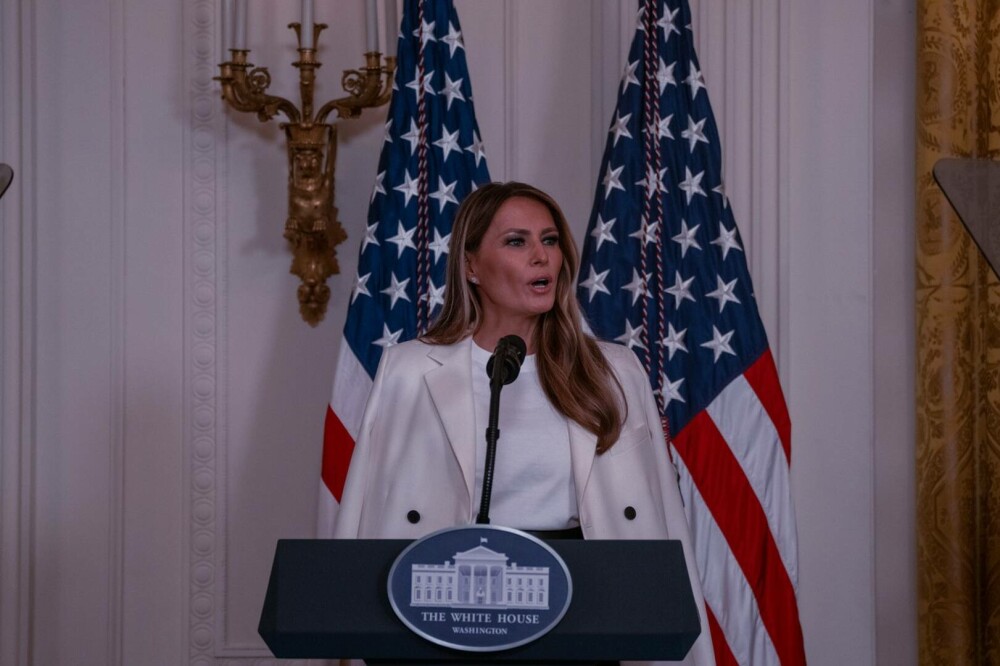 Melania Trump, apariție plină de eleganță la Casa Albă. Prima doamnă a elogiat-o pe Barbara Bush. GALERIE FOTO - Imaginea 14