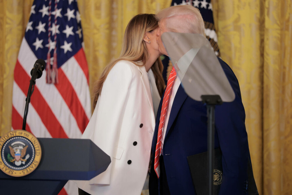 Un biograf spune că Trump s-a despărțit de Prima Doamnă, Melania. Reacția vehementă a Casei Albe - Imaginea 2
