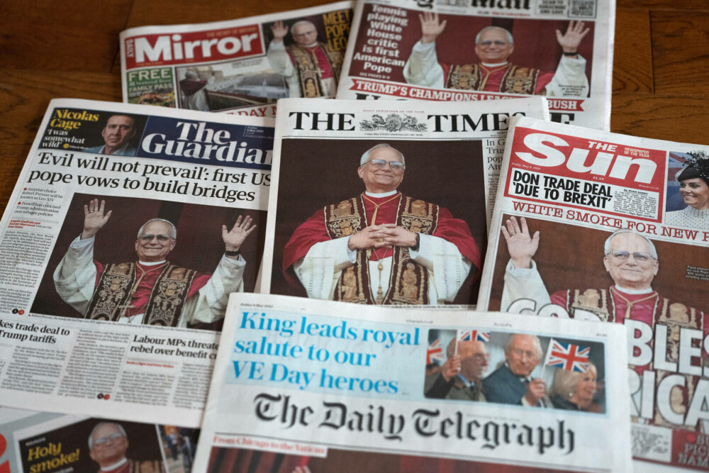 Primele imagini cu Papa Leon al XIV-lea ca Suveran Pontif. Ce a spus la prima slujbă. GALERIE FOTO - Imaginea 1