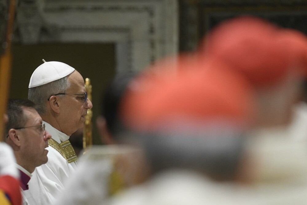 Primele imagini cu Papa Leon al XIV-lea ca Suveran Pontif. Ce a spus la prima slujbă. GALERIE FOTO - Imaginea 6