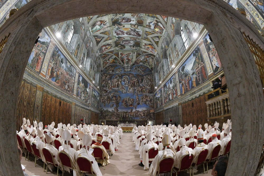 Primele imagini cu Papa Leon al XIV-lea ca Suveran Pontif. Ce a spus la prima slujbă. GALERIE FOTO - Imaginea 9