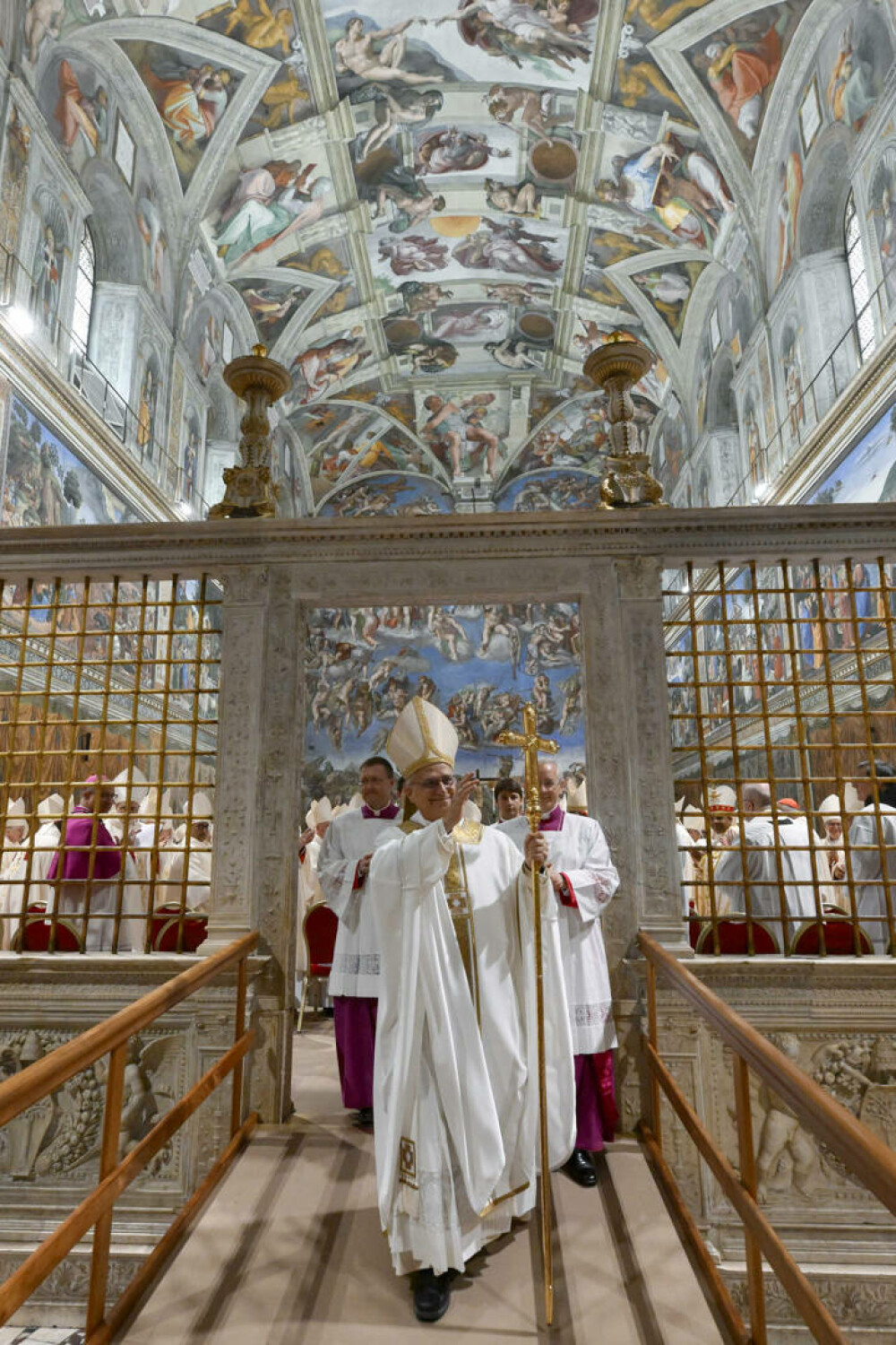 Primele imagini cu Papa Leon al XIV-lea ca Suveran Pontif. Ce a spus la prima slujbă. GALERIE FOTO - Imaginea 16