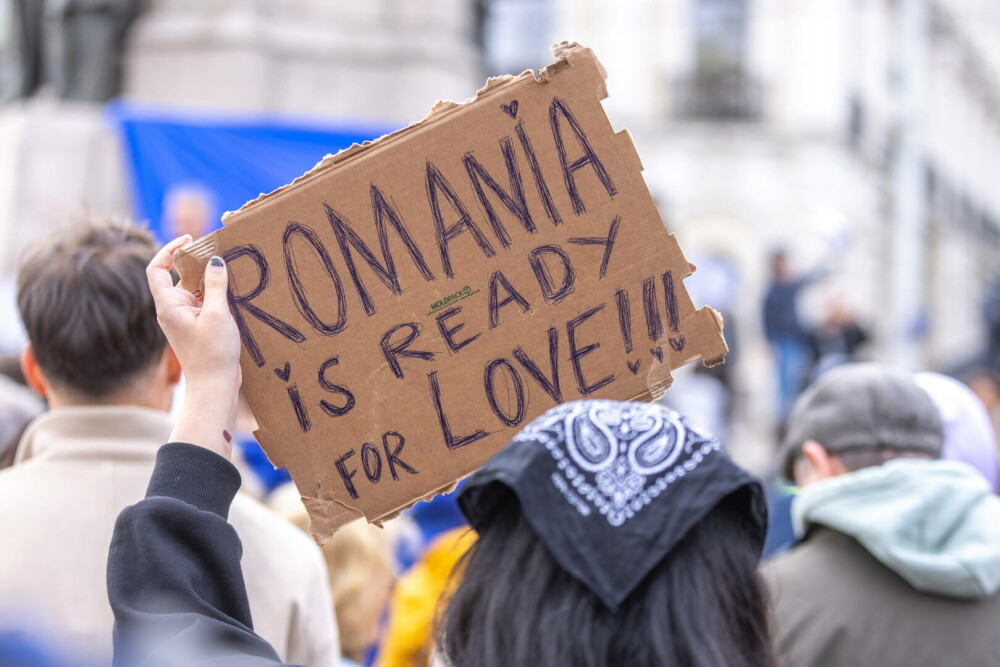 Mii de oameni au ieșit în stradă în marile orașe ale țării, pe 9 Mai: „România nu uita, Europa-i casa ta”. FOTO - Imaginea 10