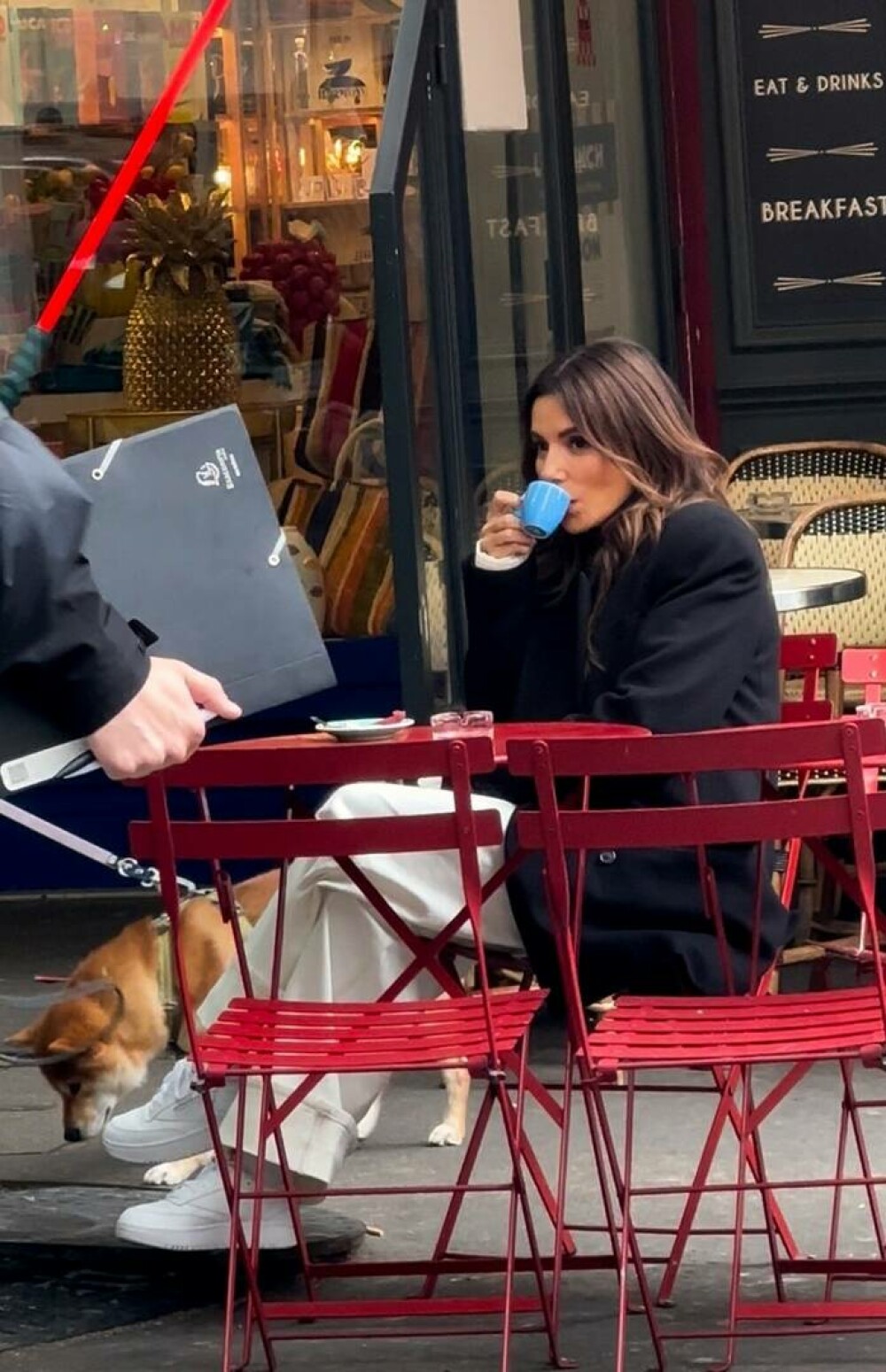 Eva Longoria, apariție elegantă pe străzile din Paris. Cum arată actrița la 50 de ani. GALERIE FOTO - Imaginea 1