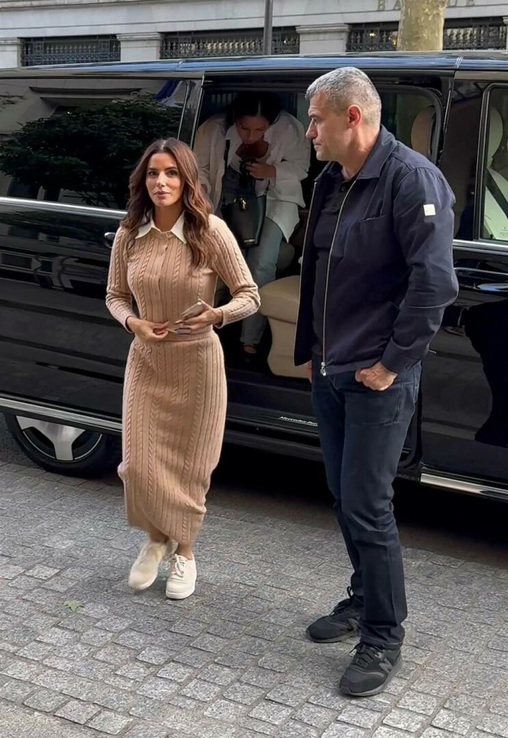 Eva Longoria, apariție elegantă pe străzile din Paris. Cum arată actrița la 50 de ani. GALERIE FOTO - Imaginea 9