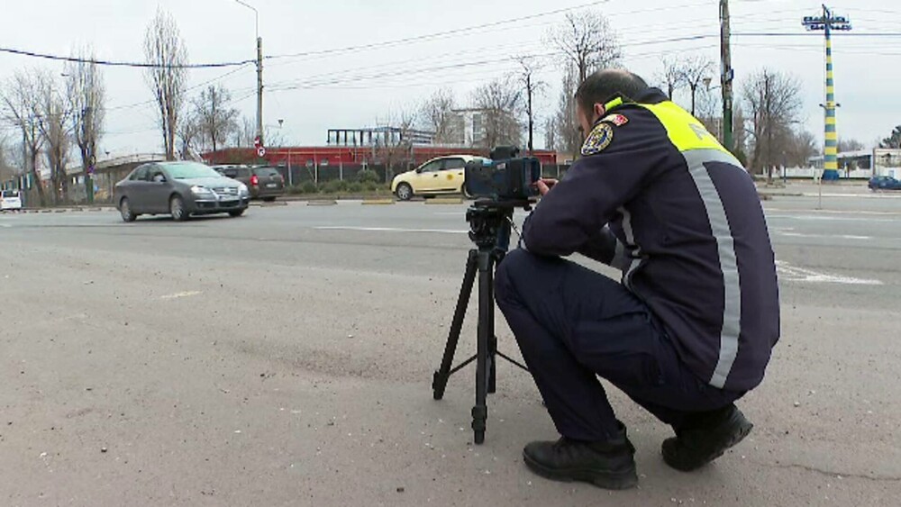 Un tânăr de 20 de ani din Suceava a fost prins conducând o mașină de lux cu o viteză de aproape 200 km/h. Ce amendă a primit - Imaginea 1