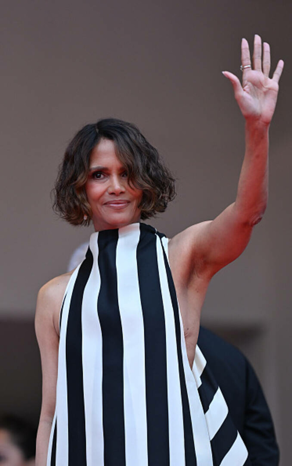 Cele mai strălucitoare apariții de pe covorul roșu de la Festivalul de Film de la Cannes 2025. GALERIE FOTO - Imaginea 8