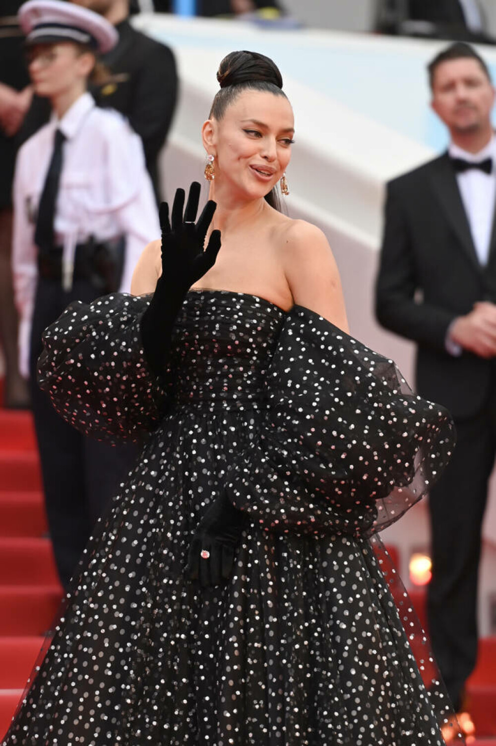 Irina Shayk, apariție spectaculoasă la Festivalul de Film de la Cannes 2025. Ce ținută a purtat. GALERIE FOTO - Imaginea 1