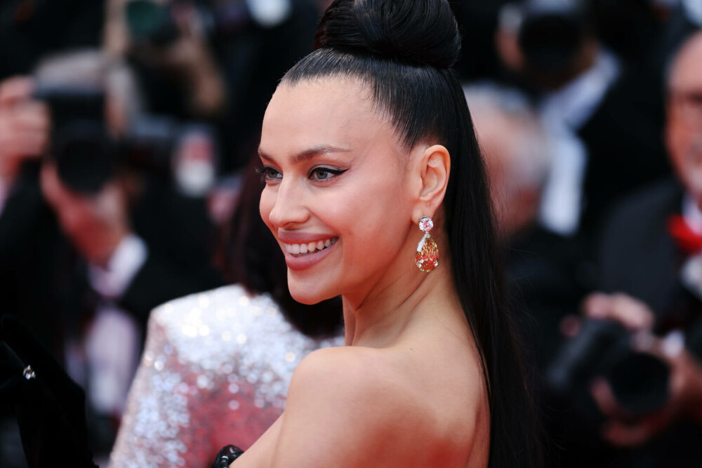 Irina Shayk, apariție spectaculoasă la Festivalul de Film de la Cannes 2025. Ce ținută a purtat. GALERIE FOTO - Imaginea 3