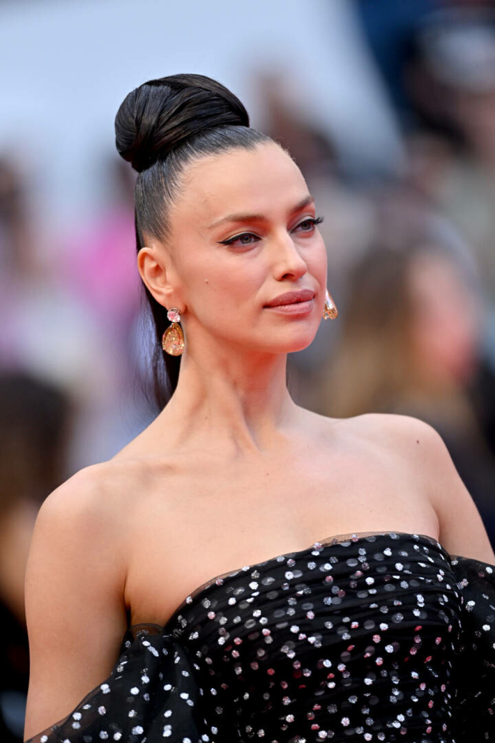 Irina Shayk, apariție spectaculoasă la Festivalul de Film de la Cannes 2025. Ce ținută a purtat. GALERIE FOTO - Imaginea 6