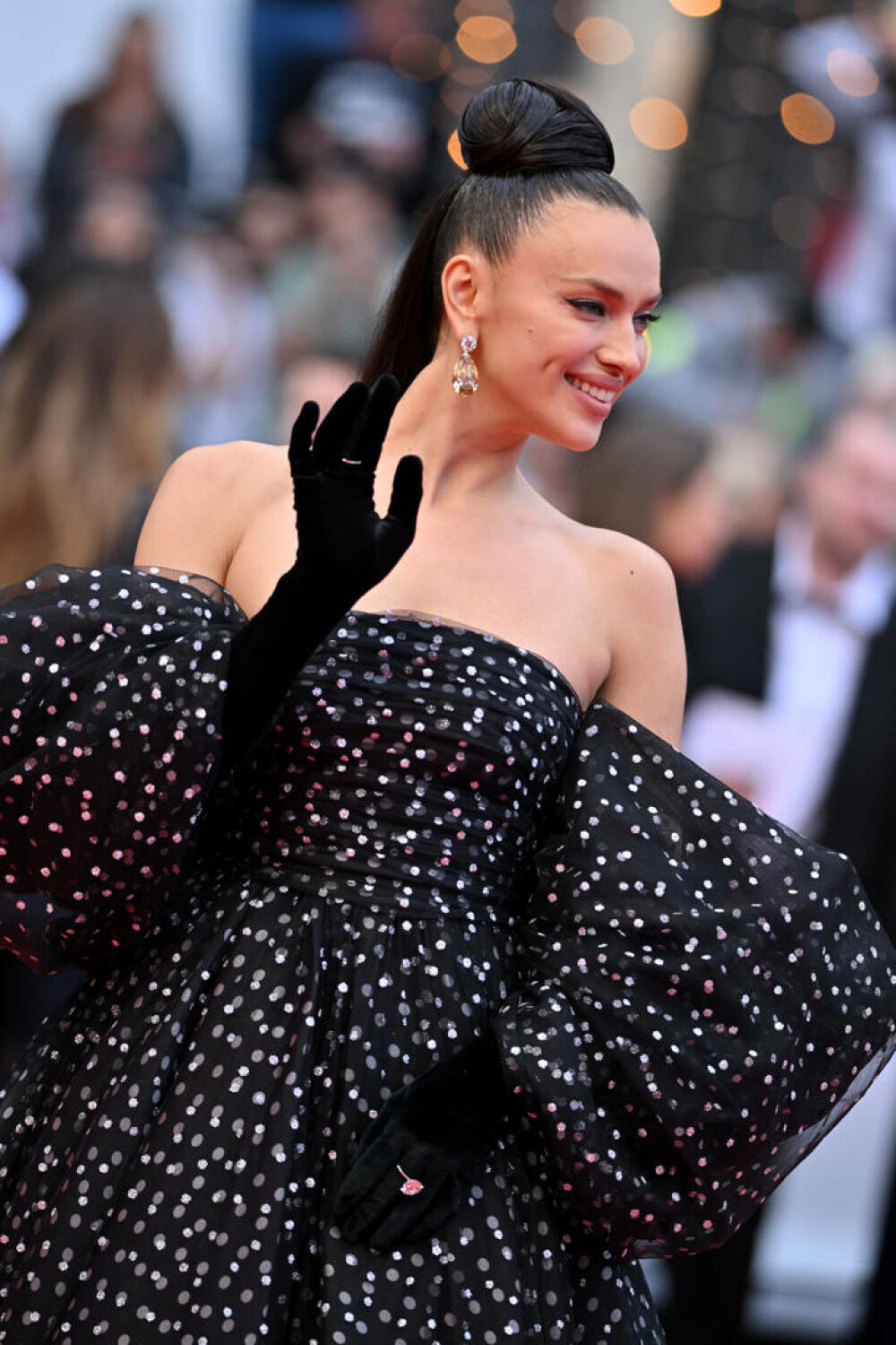 Irina Shayk, apariție spectaculoasă la Festivalul de Film de la Cannes 2025. Ce ținută a purtat. GALERIE FOTO - Imaginea 7