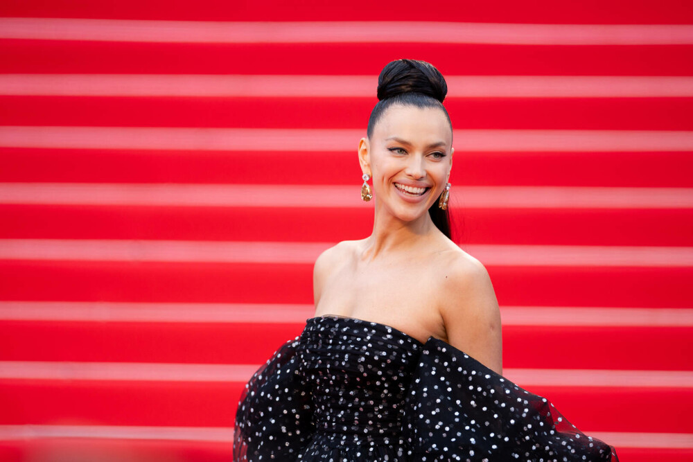 Irina Shayk, apariție spectaculoasă la Festivalul de Film de la Cannes 2025. Ce ținută a purtat. GALERIE FOTO - Imaginea 8