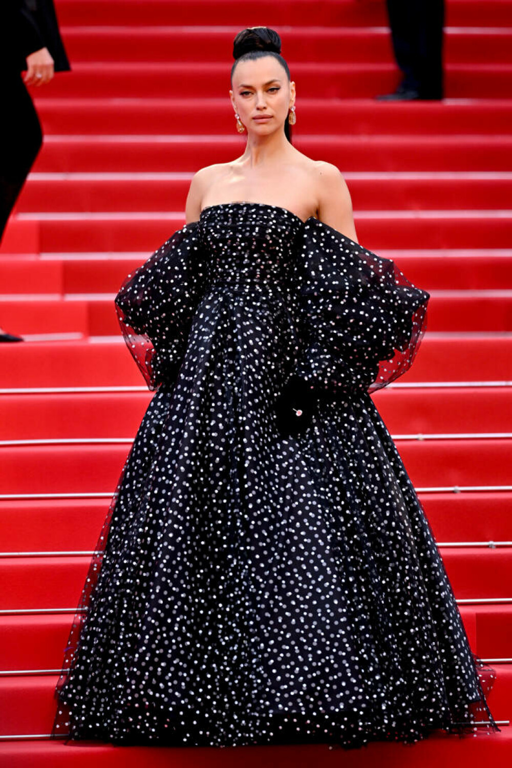 Irina Shayk, apariție spectaculoasă la Festivalul de Film de la Cannes 2025. Ce ținută a purtat. GALERIE FOTO - Imaginea 10