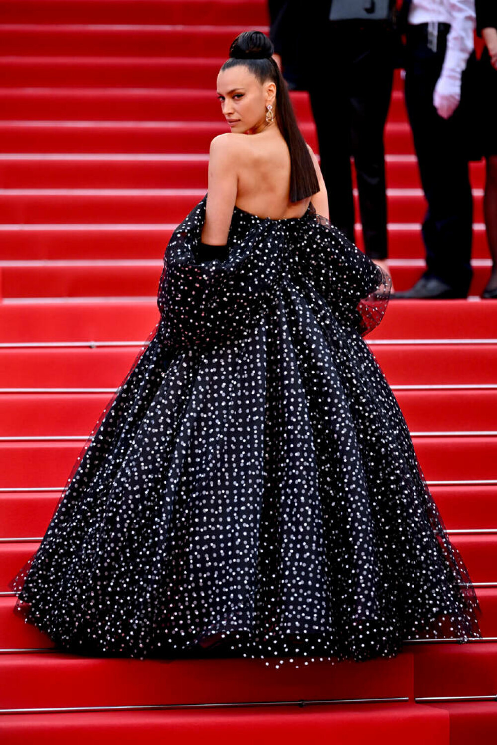 Irina Shayk, apariție spectaculoasă la Festivalul de Film de la Cannes 2025. Ce ținută a purtat. GALERIE FOTO - Imaginea 12