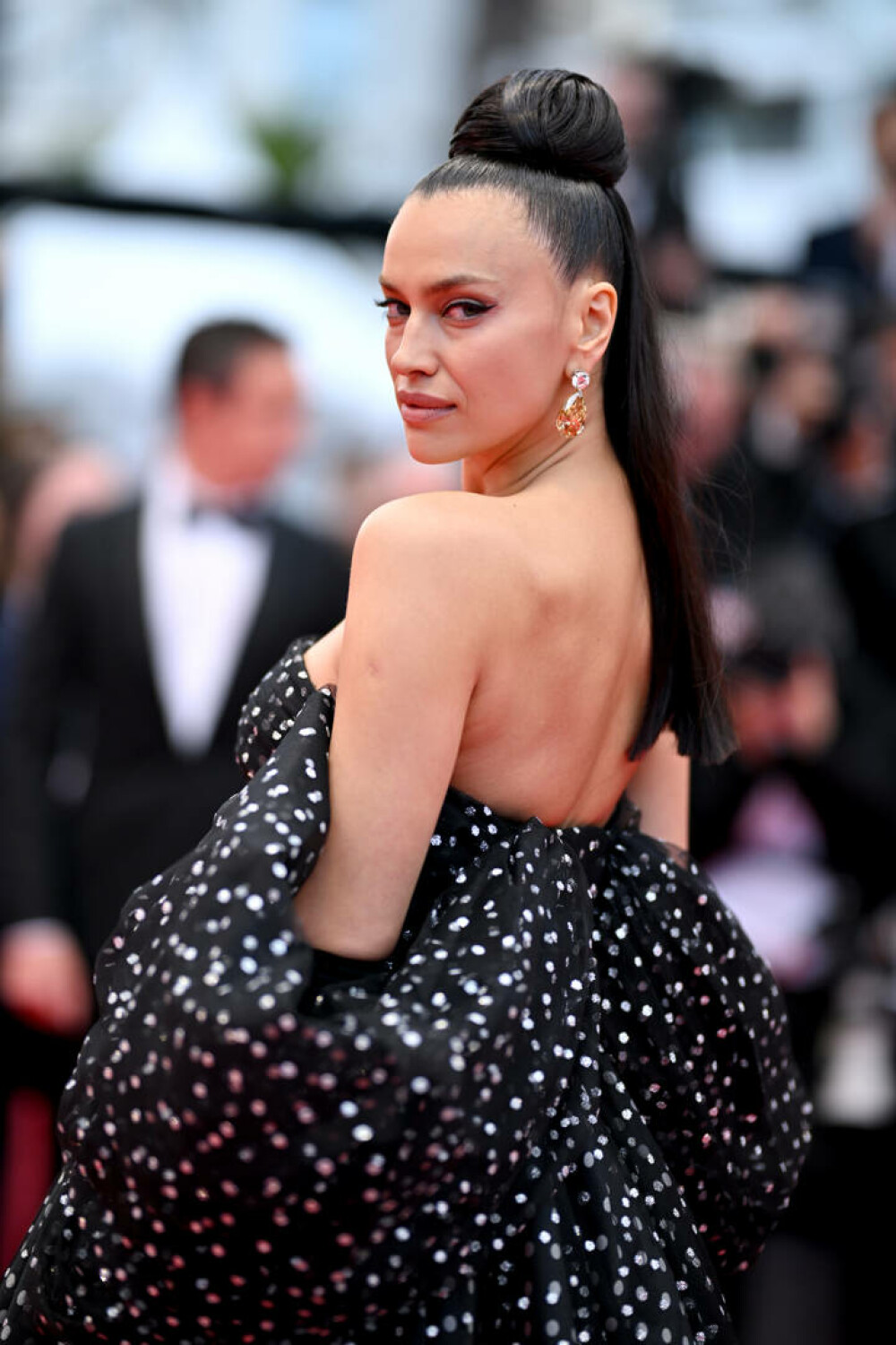 Irina Shayk, apariție spectaculoasă la Festivalul de Film de la Cannes 2025. Ce ținută a purtat. GALERIE FOTO - Imaginea 14