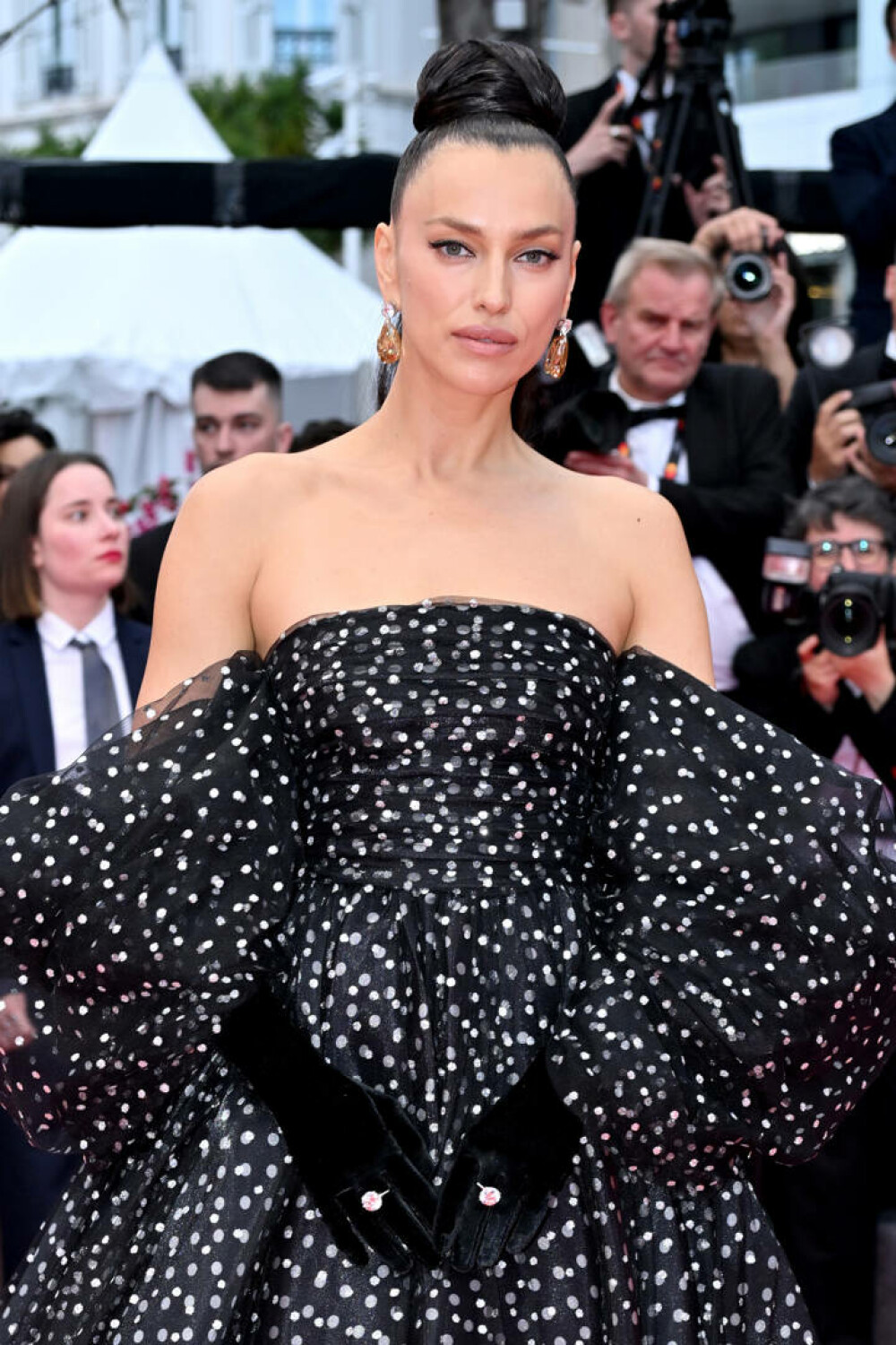 Irina Shayk, apariție spectaculoasă la Festivalul de Film de la Cannes 2025. Ce ținută a purtat. GALERIE FOTO - Imaginea 15
