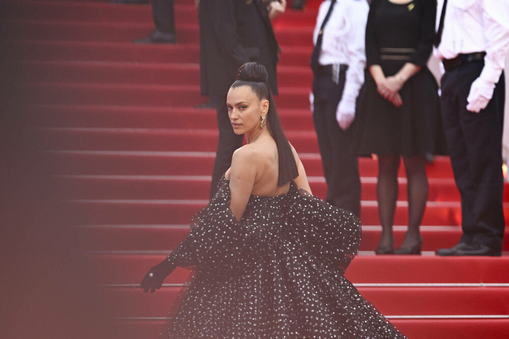 Irina Shayk, apariție spectaculoasă la Festivalul de Film de la Cannes 2025. Ce ținută a purtat. GALERIE FOTO - Imaginea 25