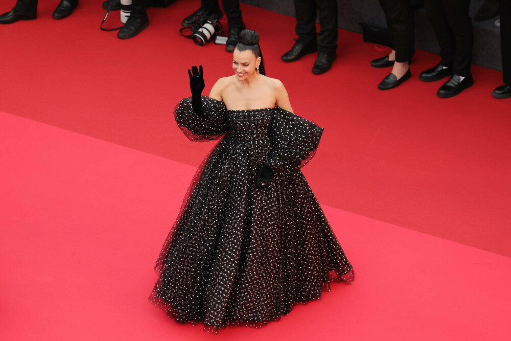 Irina Shayk, apariție spectaculoasă la Festivalul de Film de la Cannes 2025. Ce ținută a purtat. GALERIE FOTO - Imaginea 26