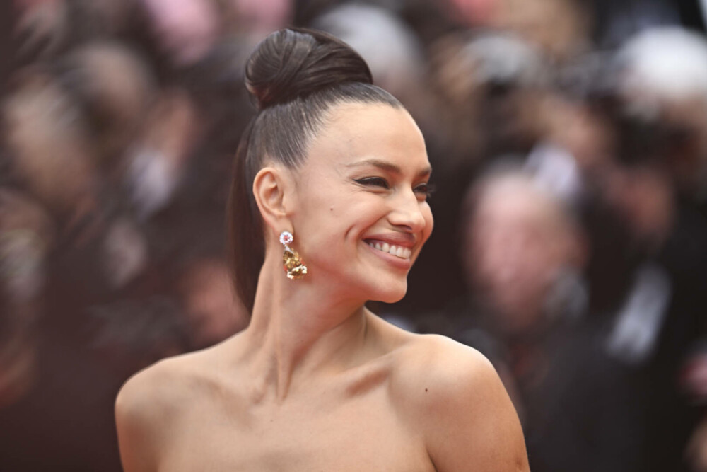 Irina Shayk, apariție spectaculoasă la Festivalul de Film de la Cannes 2025. Ce ținută a purtat. GALERIE FOTO - Imaginea 29