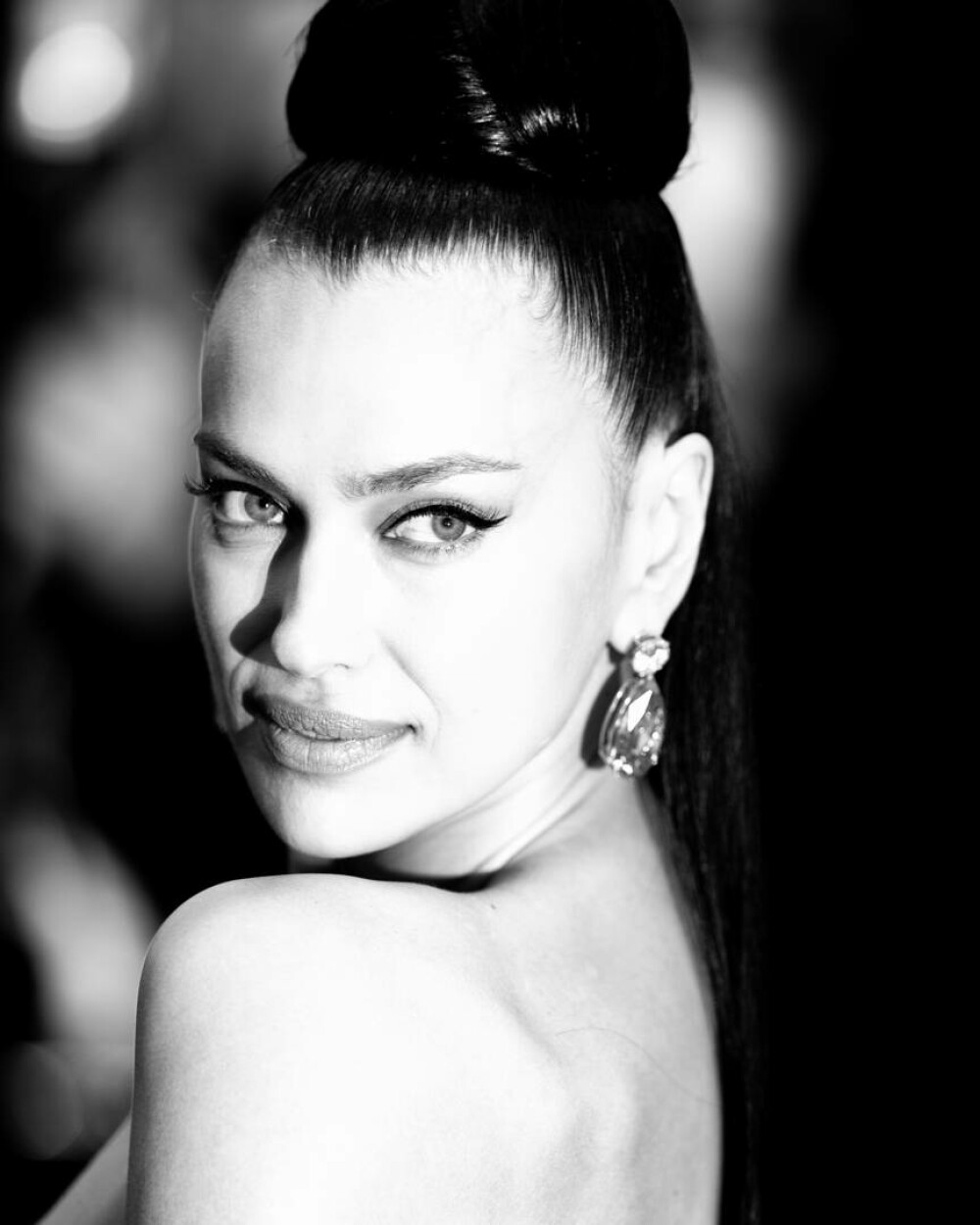 Irina Shayk, apariție spectaculoasă la Festivalul de Film de la Cannes 2025. Ce ținută a purtat. GALERIE FOTO - Imaginea 30