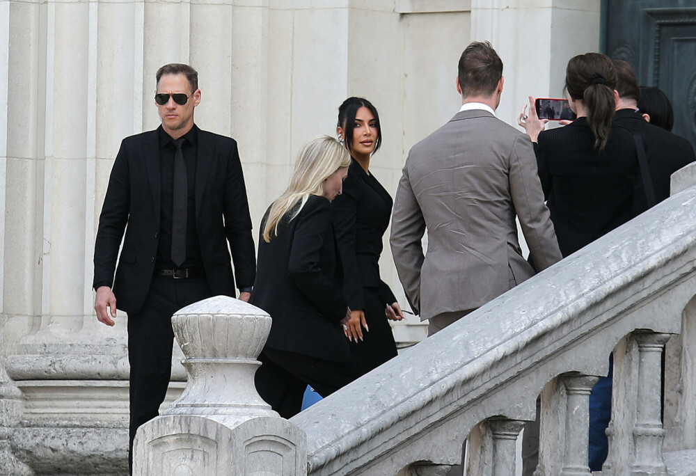 Kim Kardashian, în lacrimi la tribunal, la procesul jafului armat din Paris. „Am crezut că o să mor” - Imaginea 1