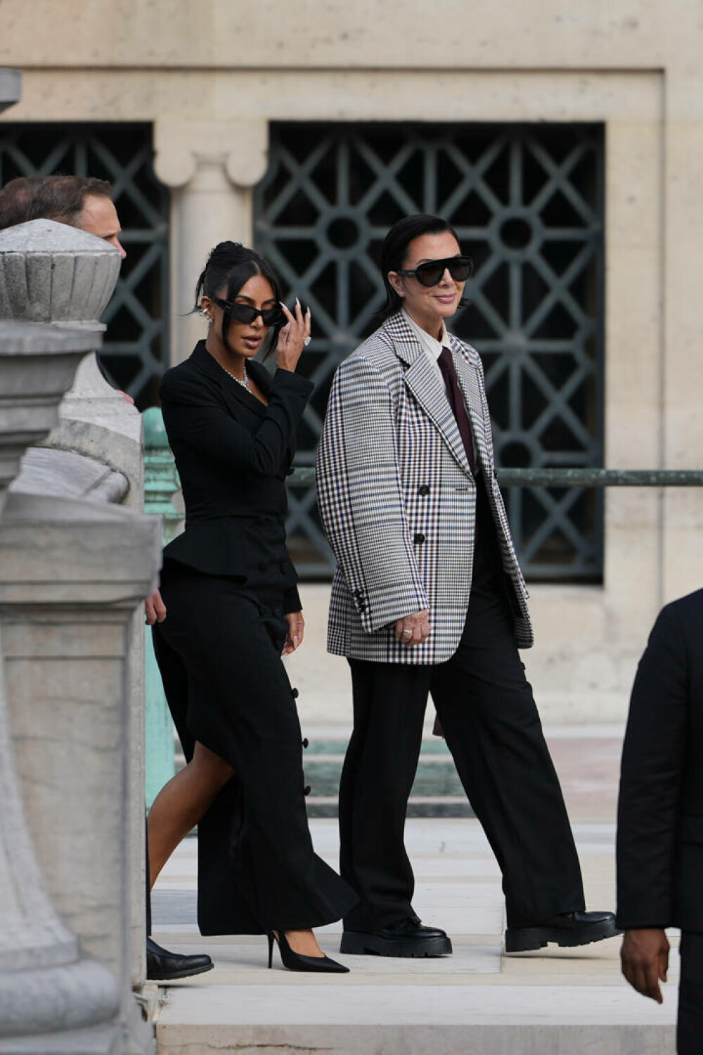 Kim Kardashian, în lacrimi la tribunal, la procesul jafului armat din Paris. „Am crezut că o să mor” - Imaginea 5