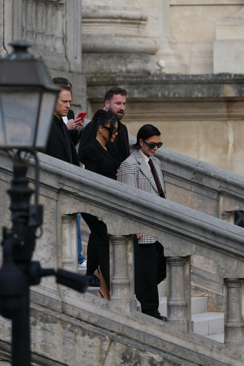 Kim Kardashian, în lacrimi la tribunal, la procesul jafului armat din Paris. „Am crezut că o să mor” - Imaginea 14