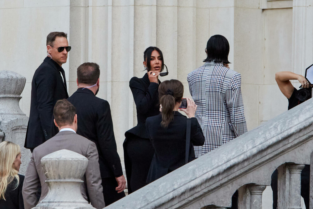 Kim Kardashian, în lacrimi la tribunal, la procesul jafului armat din Paris. „Am crezut că o să mor” - Imaginea 16