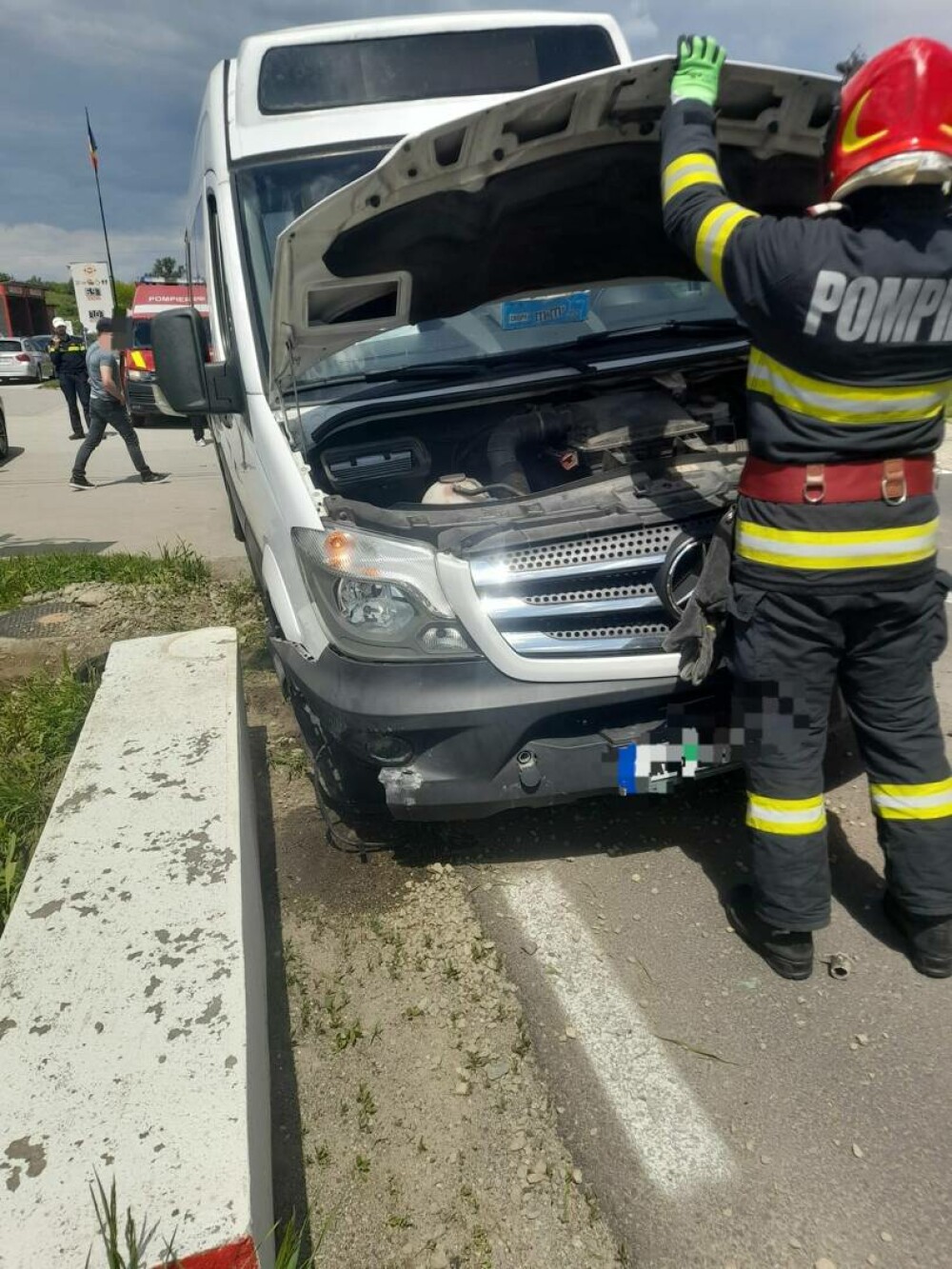 Copil de 4 ani rănit, după ce un microbuz școlar și o autoutilitară s-au lovit, în Alba. Cum s-a produs accidentul - Imaginea 2