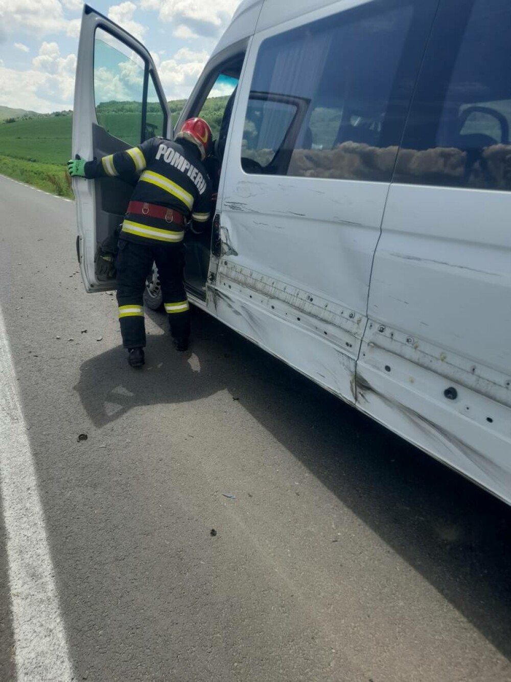 Copil de 4 ani rănit, după ce un microbuz școlar și o autoutilitară s-au lovit, în Alba. Cum s-a produs accidentul - Imaginea 3