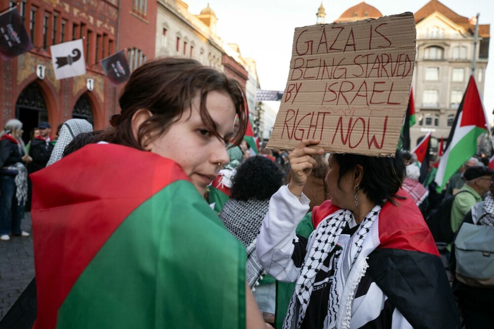 Un marş al tăcerii a fost organizat la Basel împotriva participării Israelului la Eurovision 2025. FOTO&VIDEO - Imaginea 2