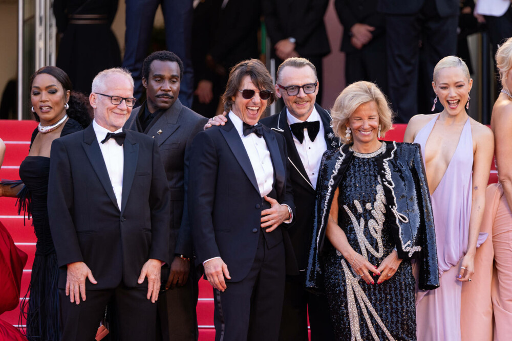 Tom Cruise, starul zilei la Festivalul de Film de la Cannes. Actorul a strălucit pe covorul roșu. GALERIE FOTO - Imaginea 1