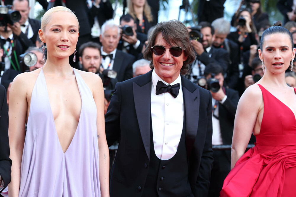 Tom Cruise, starul zilei la Festivalul de Film de la Cannes. Actorul a strălucit pe covorul roșu. GALERIE FOTO - Imaginea 11