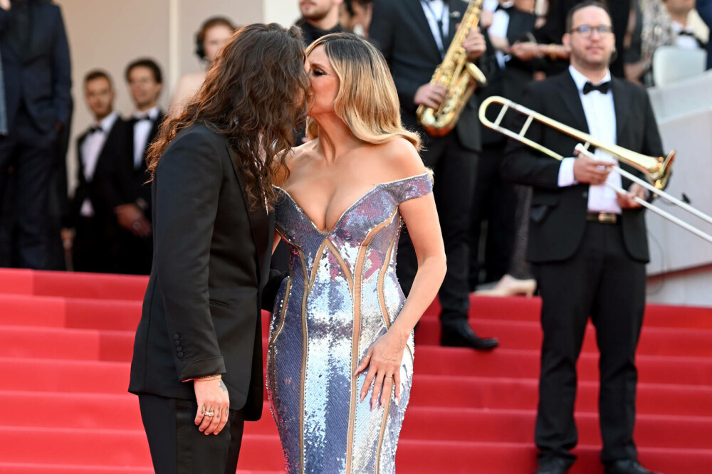 Heidi Klum a făcut furori pe covorul roșu la Cannes 2025, alături de soțul său. Ce ținută a purtat. GALERIE FOTO - Imaginea 24