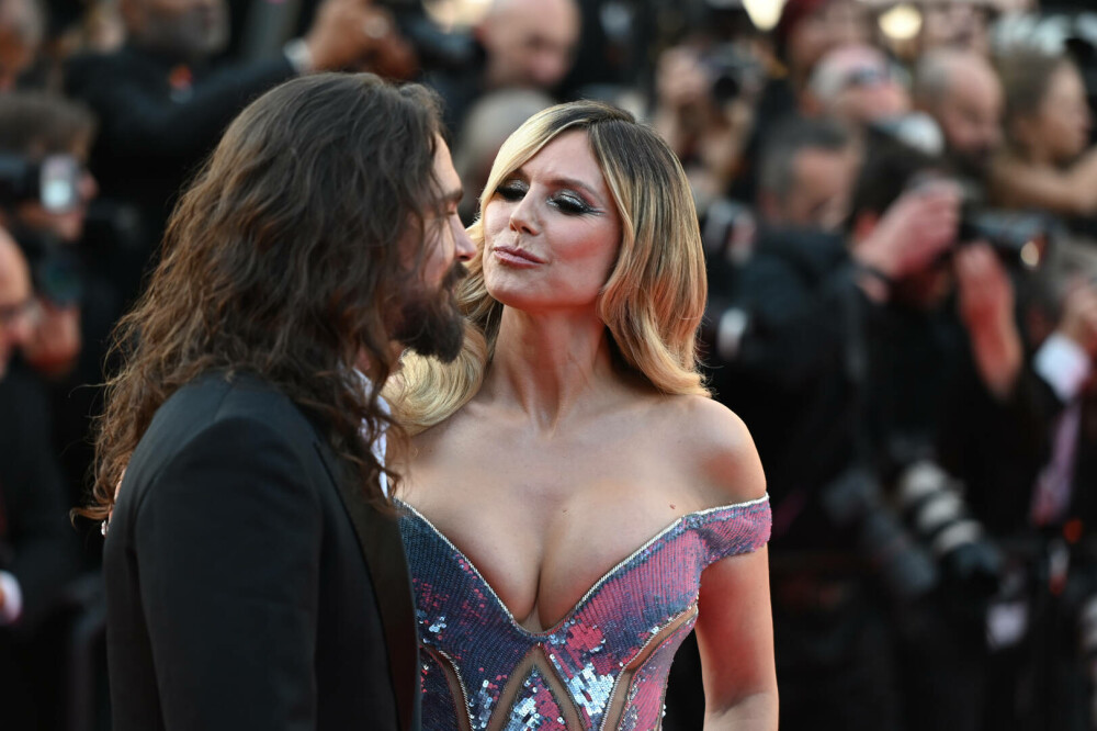 Heidi Klum a făcut furori pe covorul roșu la Cannes 2025, alături de soțul său. Ce ținută a purtat. GALERIE FOTO - Imaginea 28