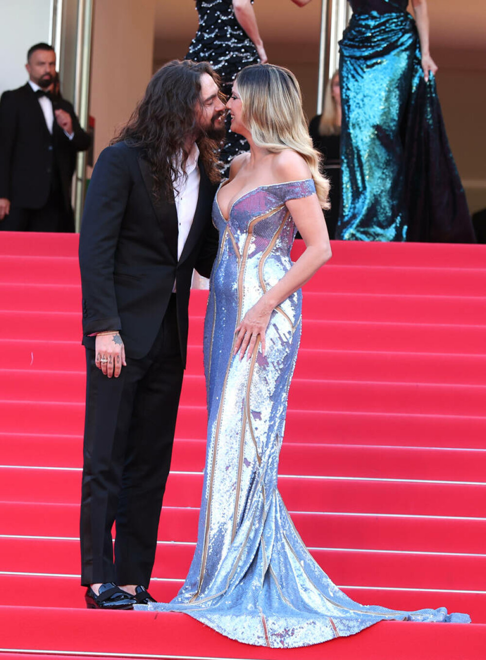 Heidi Klum a făcut furori pe covorul roșu la Cannes 2025, alături de soțul său. Ce ținută a purtat. GALERIE FOTO - Imaginea 36