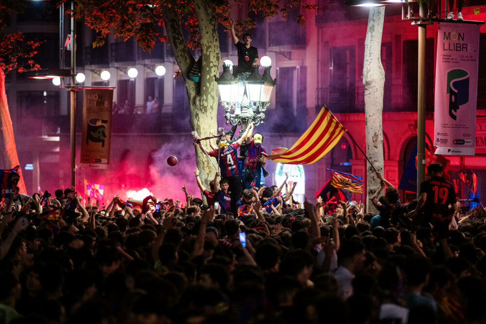 FC Barcelona devine campioana Spaniei pentru a 28-a oară, după victoria cu 2-0 în fața lui Espanyol. FOTO - Imaginea 3