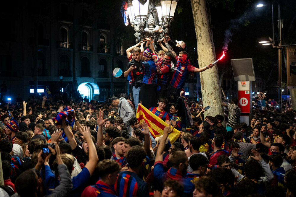 FC Barcelona devine campioana Spaniei pentru a 28-a oară, după victoria cu 2-0 în fața lui Espanyol. FOTO - Imaginea 4