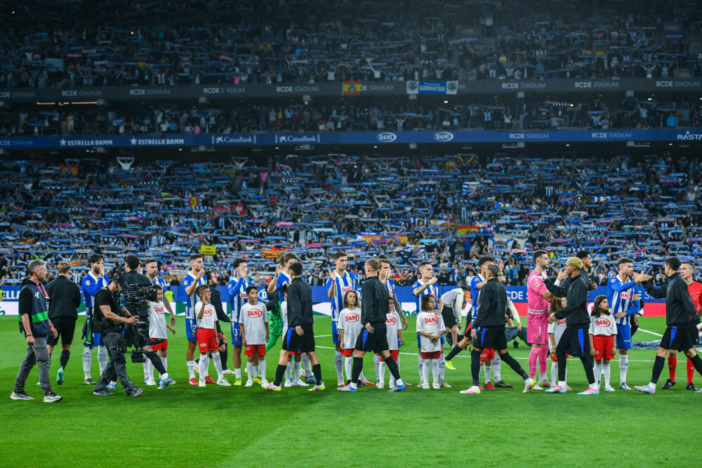 FC Barcelona devine campioana Spaniei pentru a 28-a oară, după victoria cu 2-0 în fața lui Espanyol. FOTO - Imaginea 5